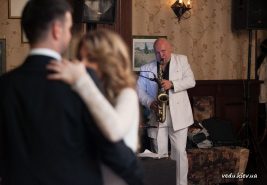 Тамада на свадьбу в Киеве недорого с саксофоном